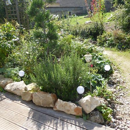 Dans un jardin Villa Apremont-la-Foret Bagian luar foto