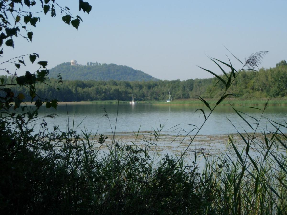 Dans un jardin Villa Apremont-la-Foret Bagian luar foto